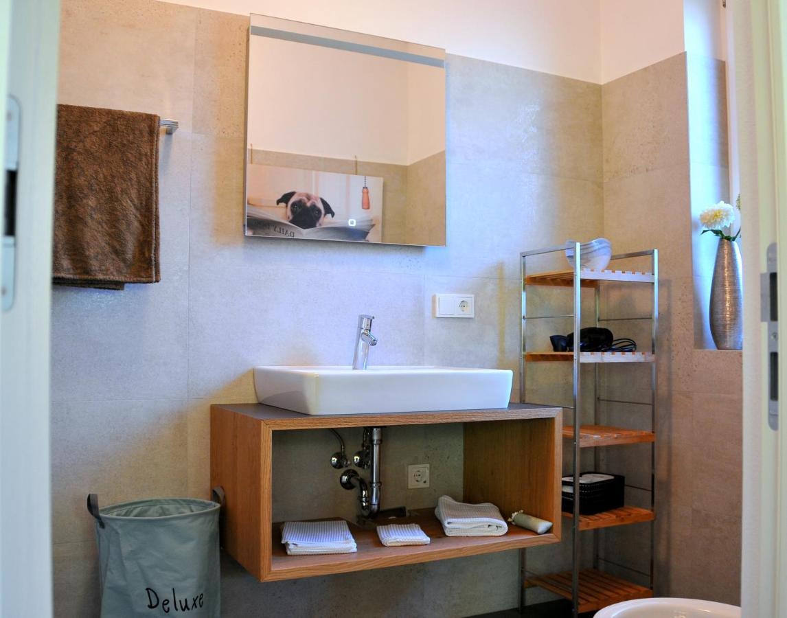 Ruhige Ferienwohnung Mit Garten Und Garage In Privatvilla Marling Exteriör bild