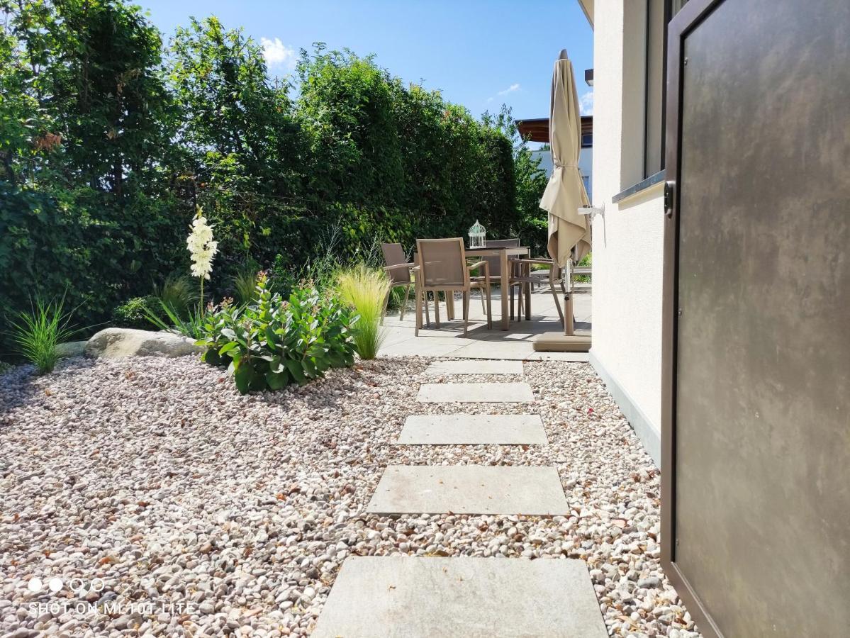 Ruhige Ferienwohnung Mit Garten Und Garage In Privatvilla Marling Exteriör bild