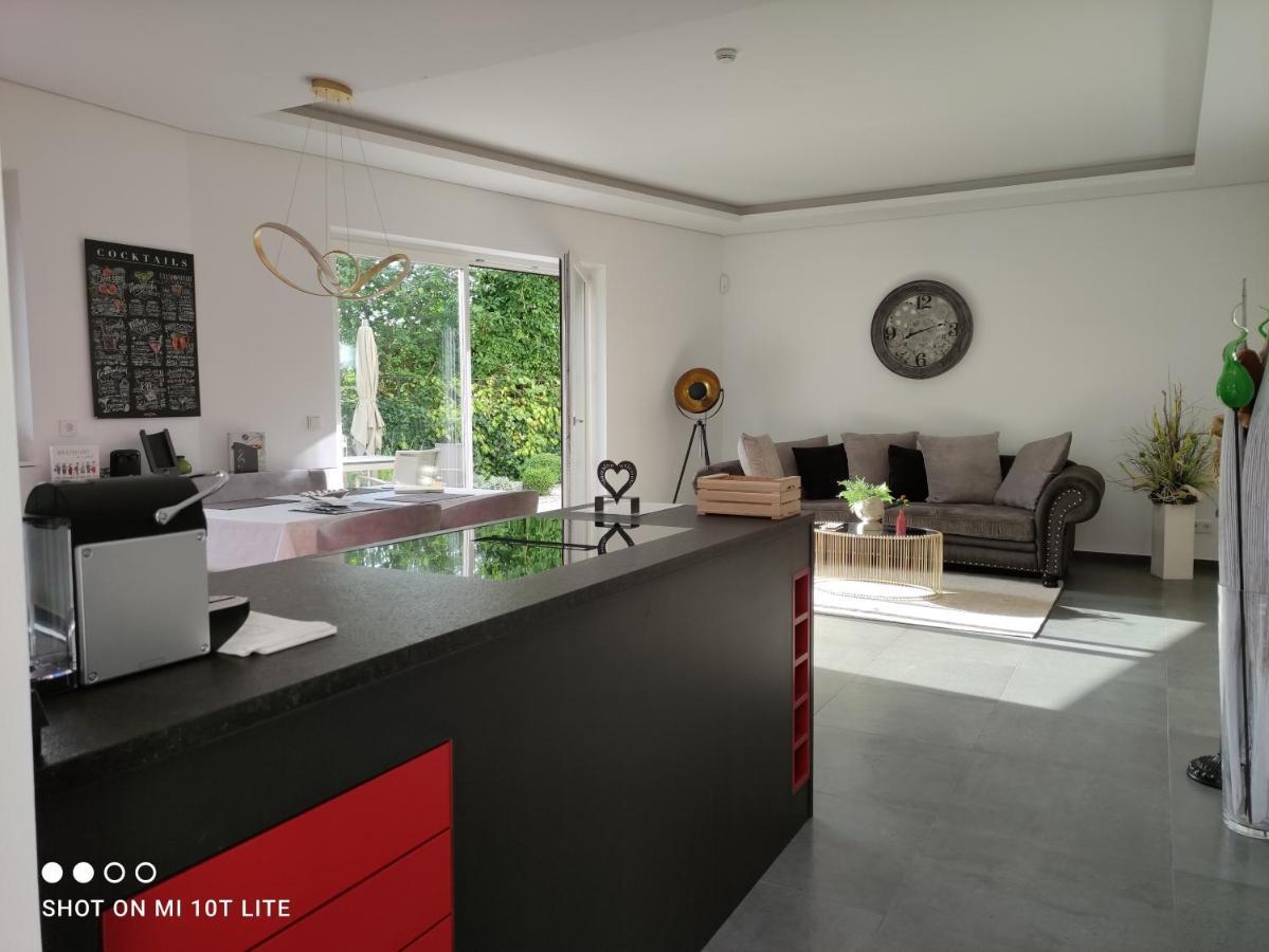 Ruhige Ferienwohnung Mit Garten Und Garage In Privatvilla Marling Exteriör bild